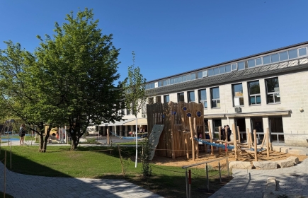 Neuer naturnaher und inklusiver Pausenplatz der zeka in Baden